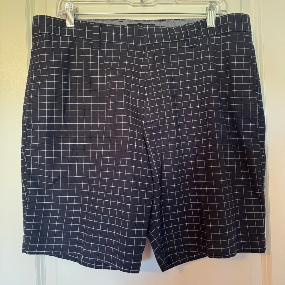 Banana Republic Men's Aiden Club Navy and White Checkered Size 34 Shorts